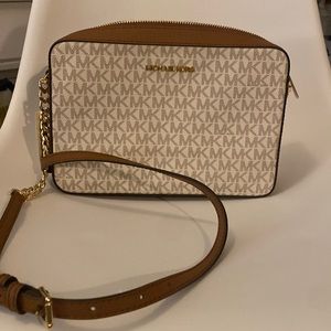 Calling alll crossbody lovers